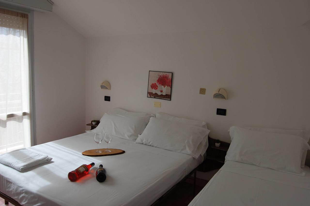 Hotel Flores Riccione Exterior foto